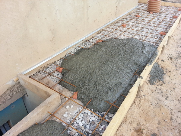 Приготовление цементного раствора для отмостки дома сколько материалов на 1 куб керамзитобетона